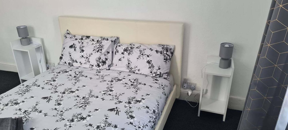Cosy 2-bed Apartment - Sleeps 4 & Central