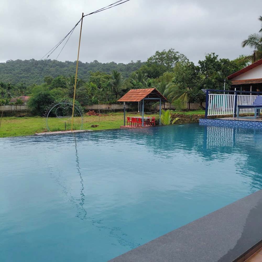 De Orchid Resort