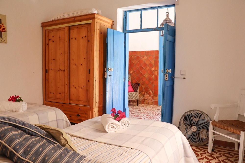 Idyllic Farm House With Huge Garden for 14pax
