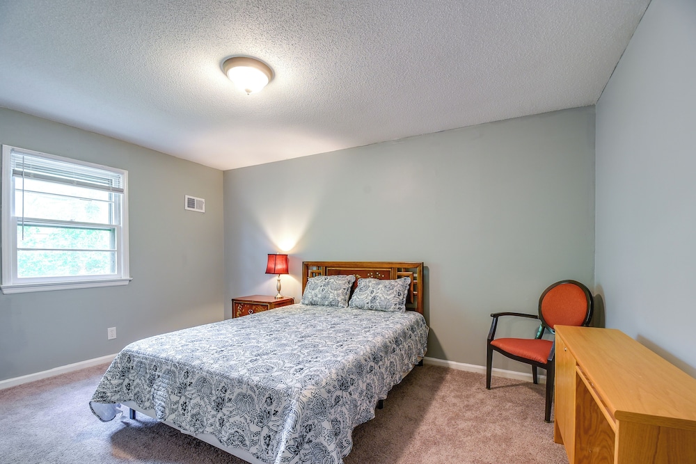 2 Mi to Dtwn: Spacious Home in Cary w/ Deck, photo 18