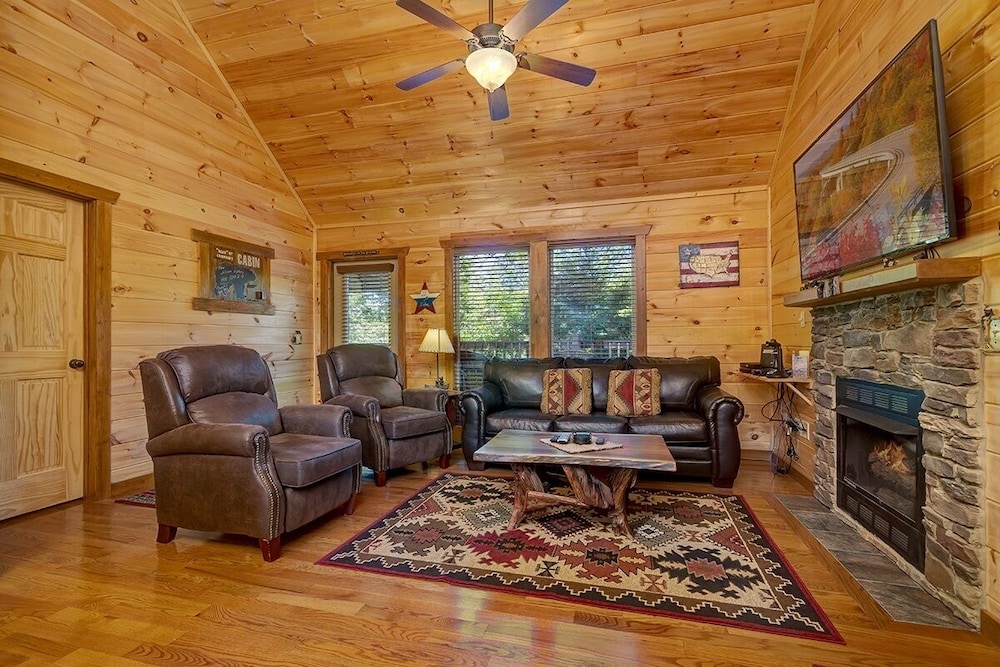 Tucked Away - 1 Bedrooms, 1 Baths, Sleeps 4 Home by RedAwning