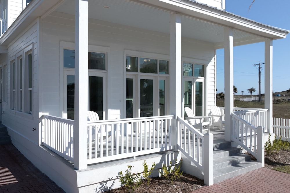 The Scarlett - Private Home At The Shores 3 Bedroom Home