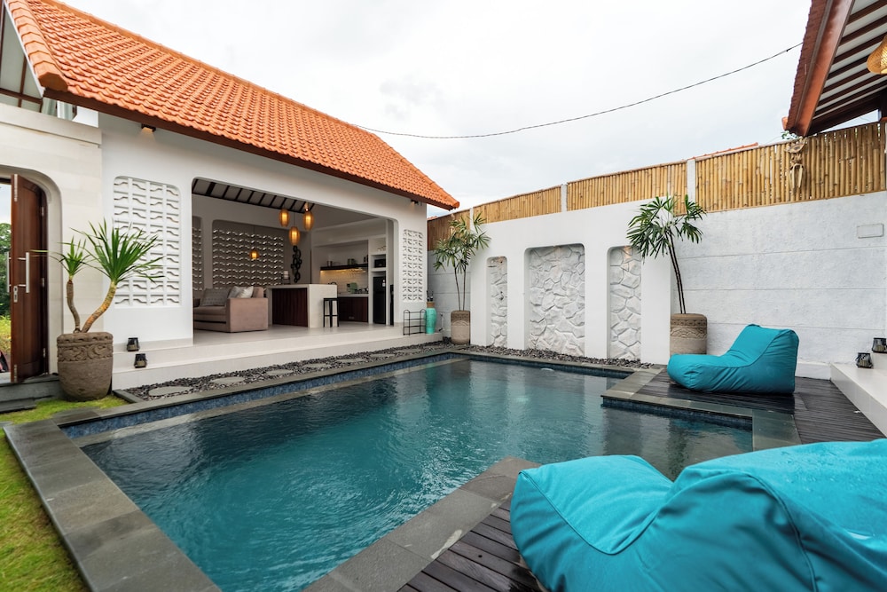Casa Lova - Luxury 2 BR Villa with Pool