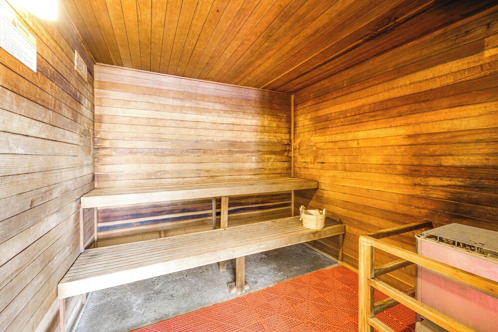 Hike, Sled & Ski! Cozy Tahoe City Condo w/ Hot Tub