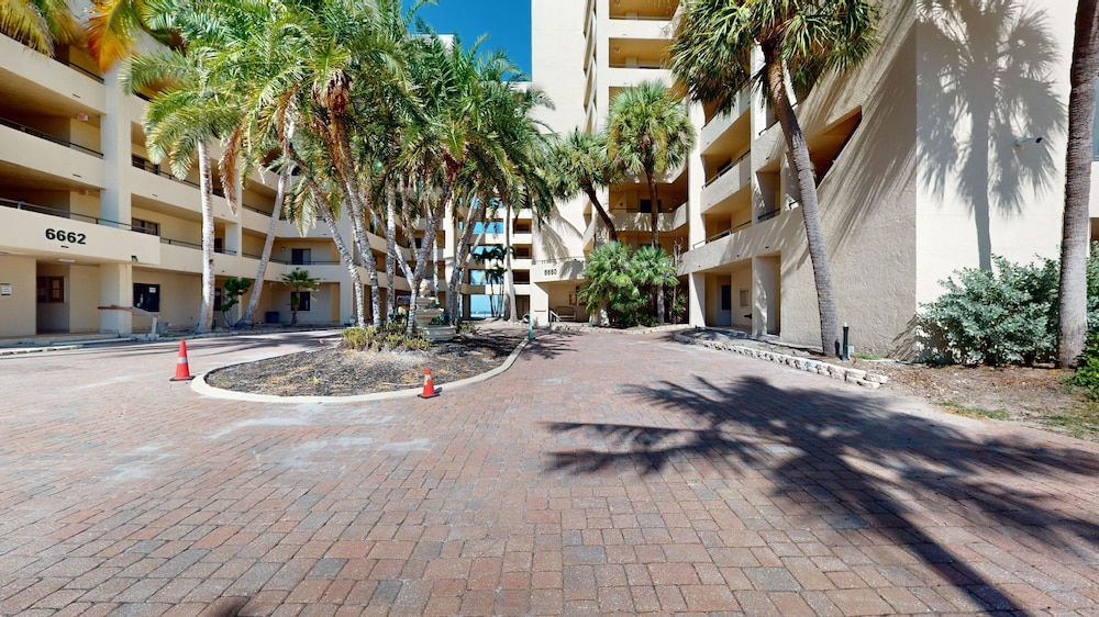 Sandarac 502b: Beachfront 3br Condo W/ Pool & Views 3 Bedroom Condo