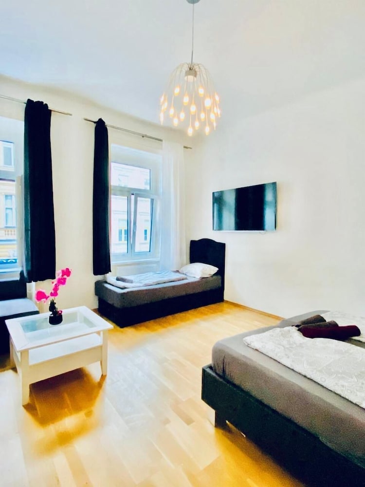 2BR Apartment Close to Stadthalle