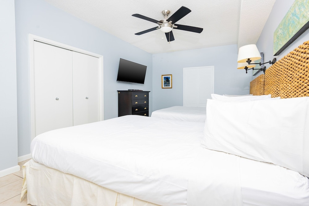 Phoenix Vi 61501 3 Bedroom Condo