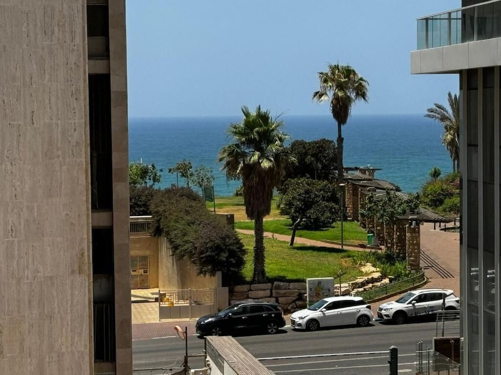 Sea view apartment with balcony