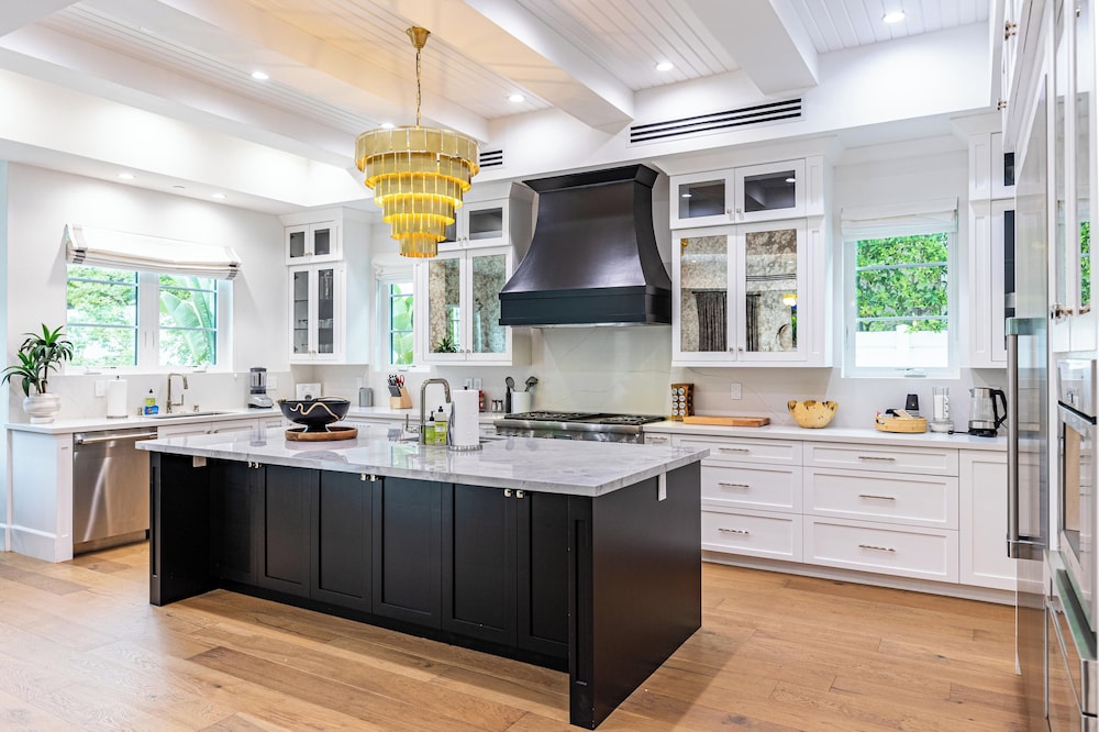 Otis Ave - Modern Farmhouse Retreat w/ Pool, Spa & Luxe Interiors