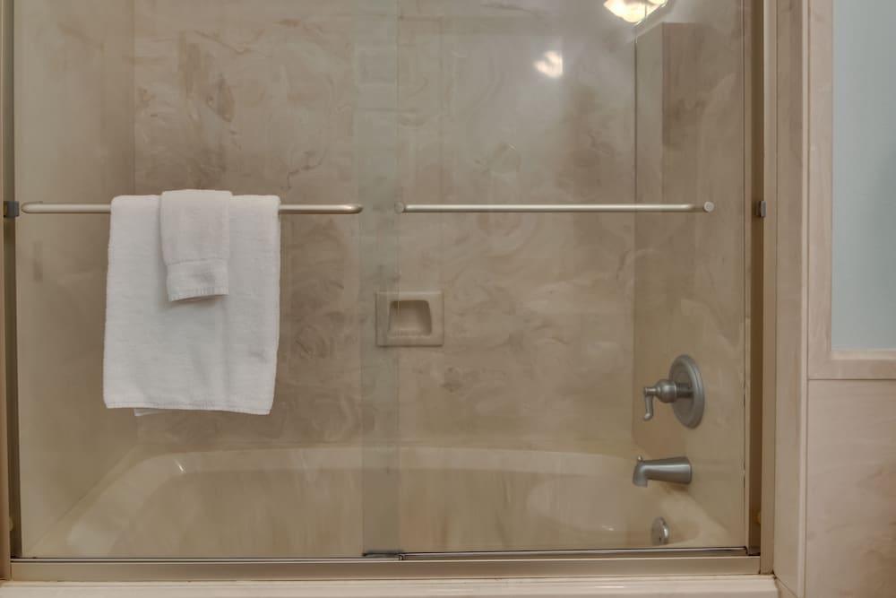Spinnaker Pointe Unit 4B