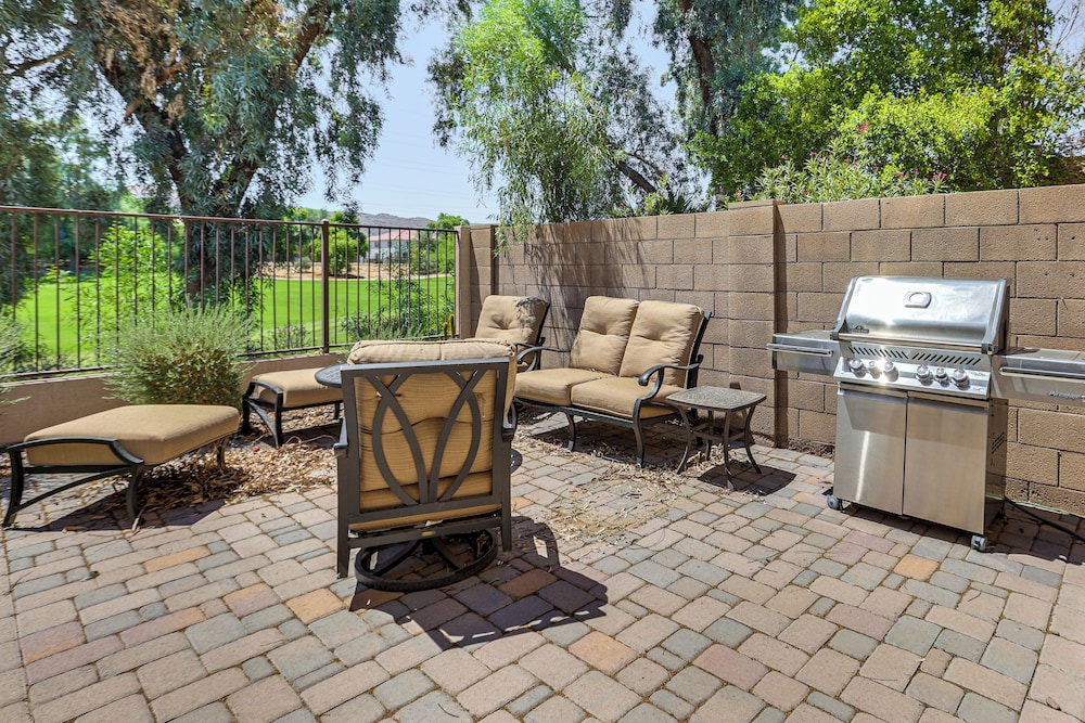 7 Mi to Dtwn: Golf Getaway w/ Fire Pit in Phoenix