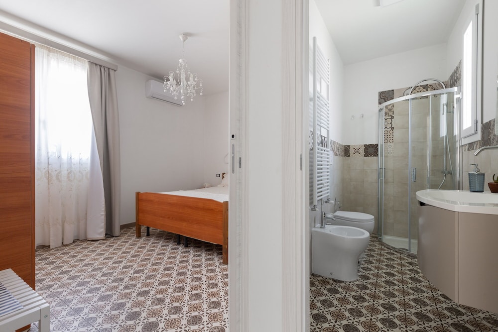 2031 Villa Stella Cesarea view 3