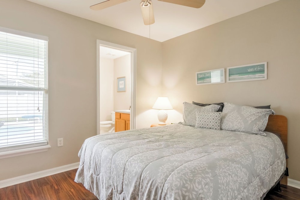 Amanda's Cozy Clear Creek Vacation Home