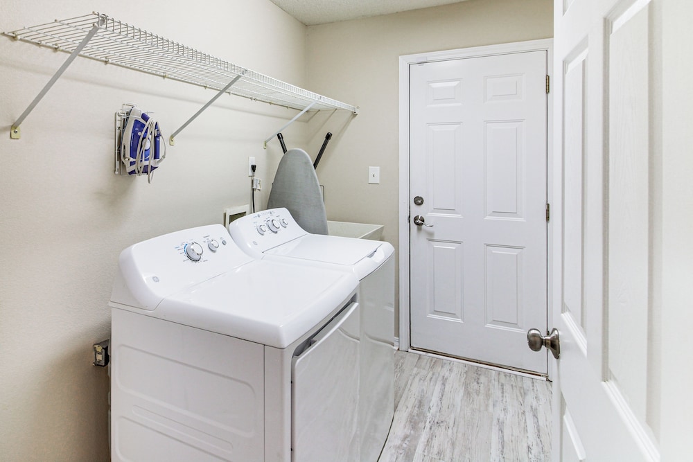 Outdoor Oasis: Group Getaway in Pensacola!
