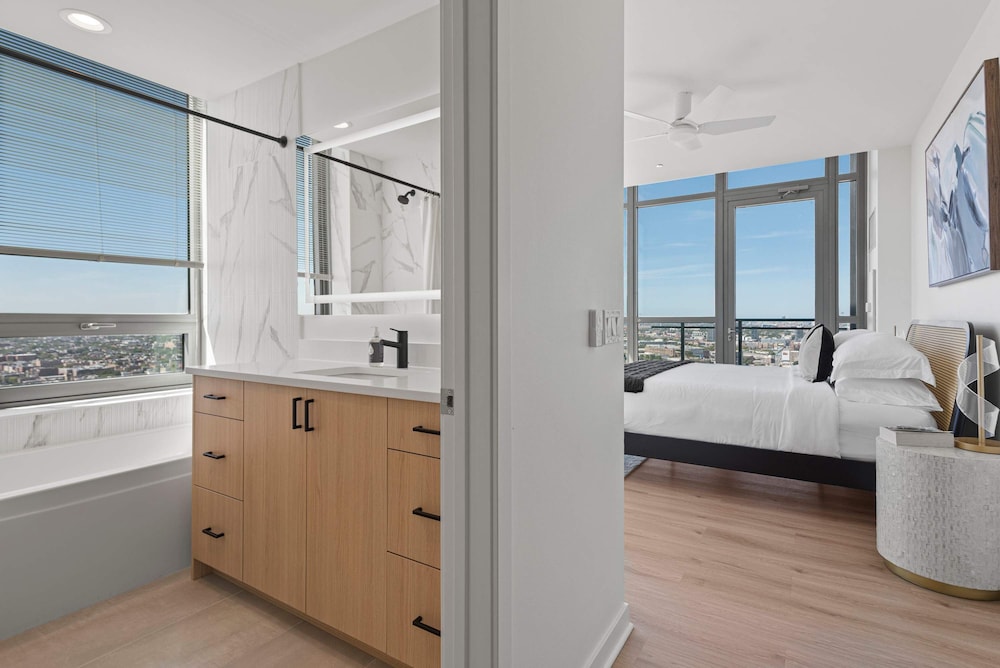 West Loop PH Fireplace Deck Incredible Views