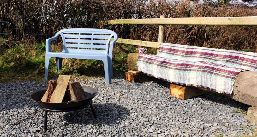 The Shearer's Hut, Sleeps 2, Wood Burner, Fire Pit view 2