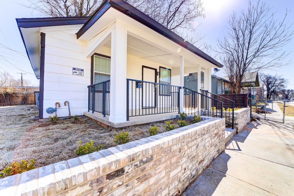 Convenient Tulsa Home - 2 Mi to Downtown! view 3