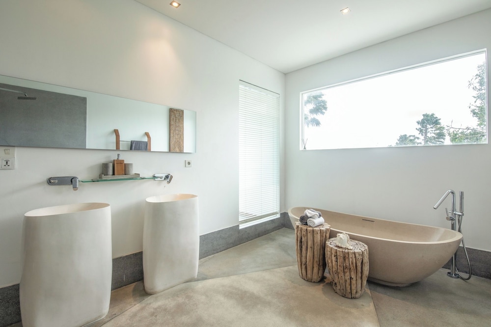 Niko2 · Marvelous 5 Bedroom Villa Close to Finns view 4