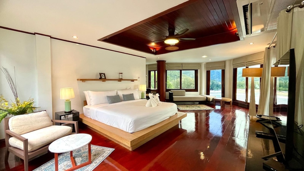 Luxury Seaview 6 Bedrooms With Infinity Pool Villa, Private Gym, Superfast Wifi
