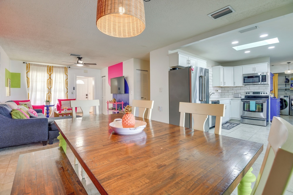 4 Mi to Riverwalk: Bradenton Home w/ Game Room