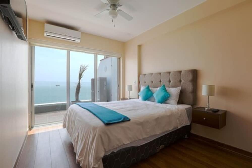 Luxury Penthouse with Stunning 180° Sea View view 2