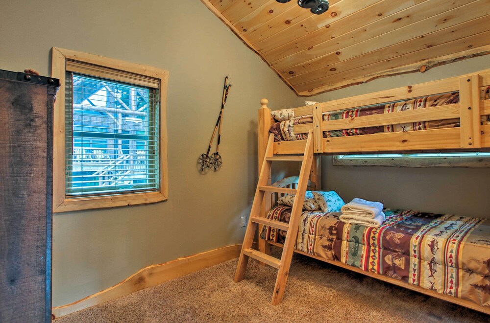 Timber Home: Walk to Slopes & N Conway Shops! view 4