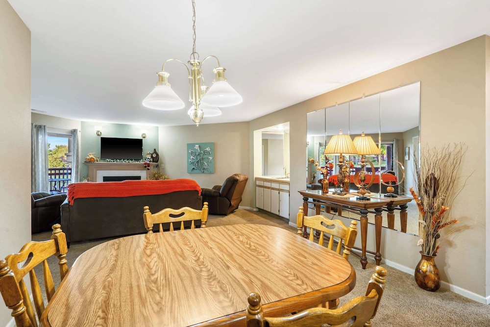 Fairway Retreat for 6 – Walk-in and Pet Friendly