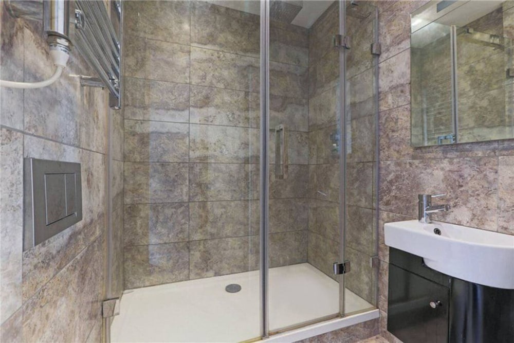 Sleek 2BD Flat W/views of The Shard - Shadwell!