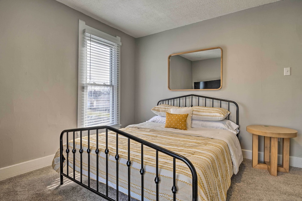Indianapolis Home ~ 1 Mi to Fountain Square view 2