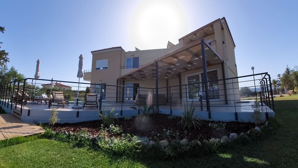 AeNaos Luxury Villa view 3