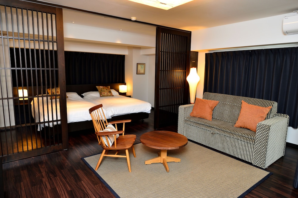 Very Hotel Dotonbori
