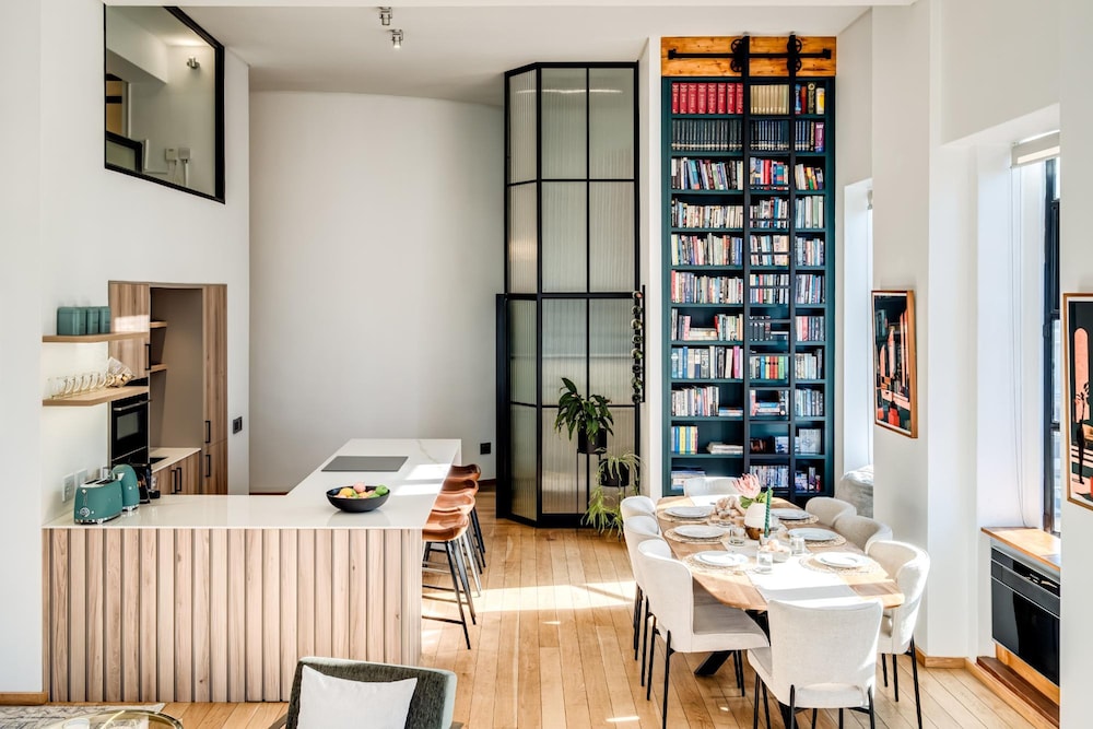 Contemporary 2bed in Art Deco Heritage Site Elevea