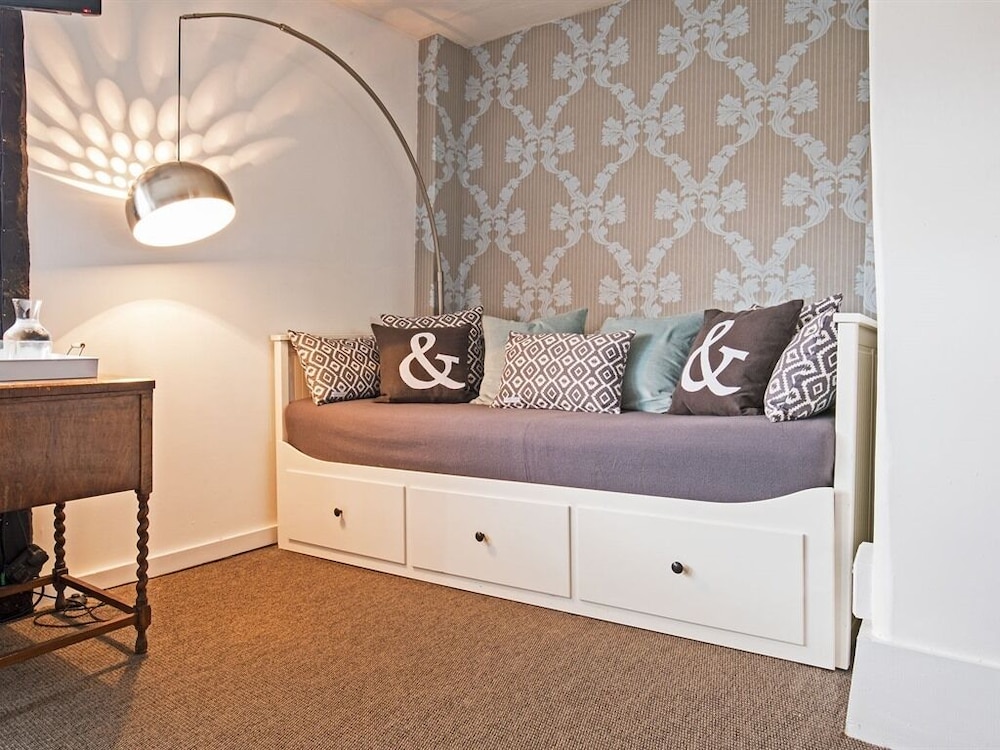 Devizes Vacations - The George  Dragon - Property Image 3