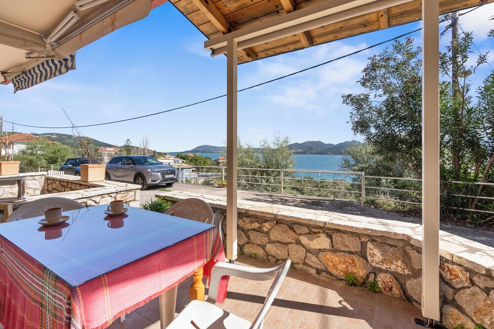 Cosy Nikiana Beach Apartment