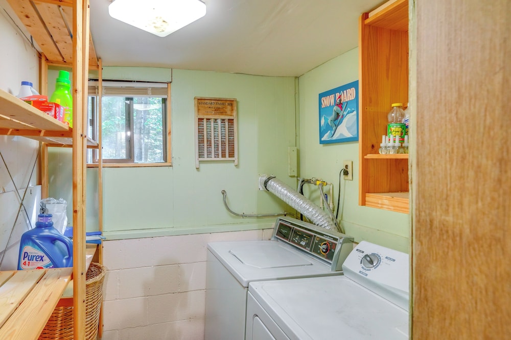 Treehouse Chalet Near Mt. Snow w/ On-site Trails!