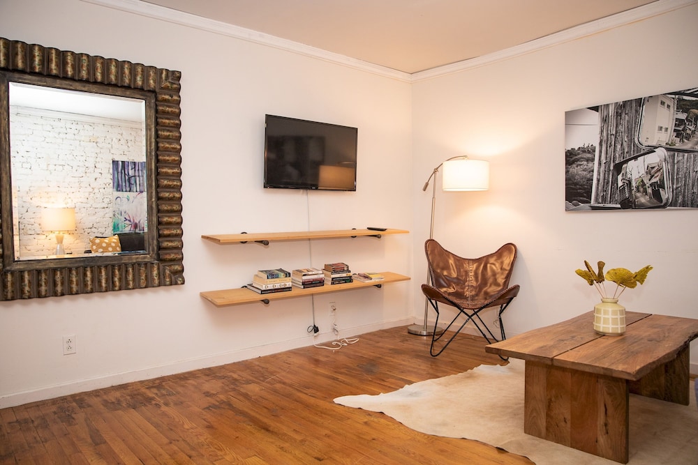 Sunny Fully Furnished Studio in Chelsea