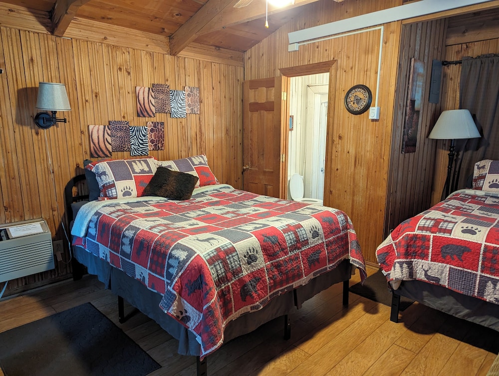 Ponderosa Pines Inn and Cabins