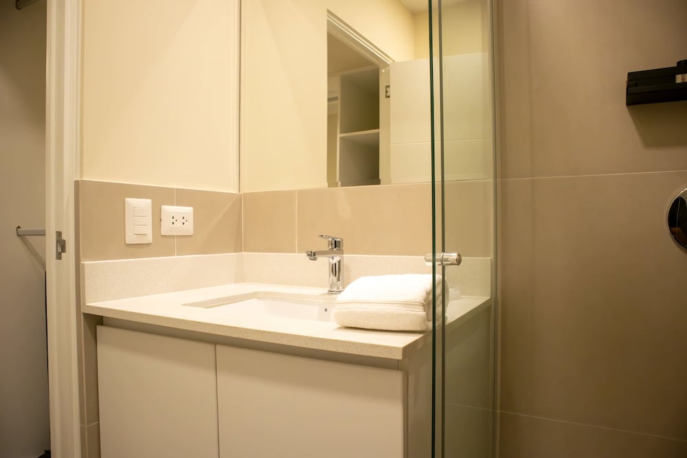 w Striking 1BR w Perfect Balcony Near Kennedy Park