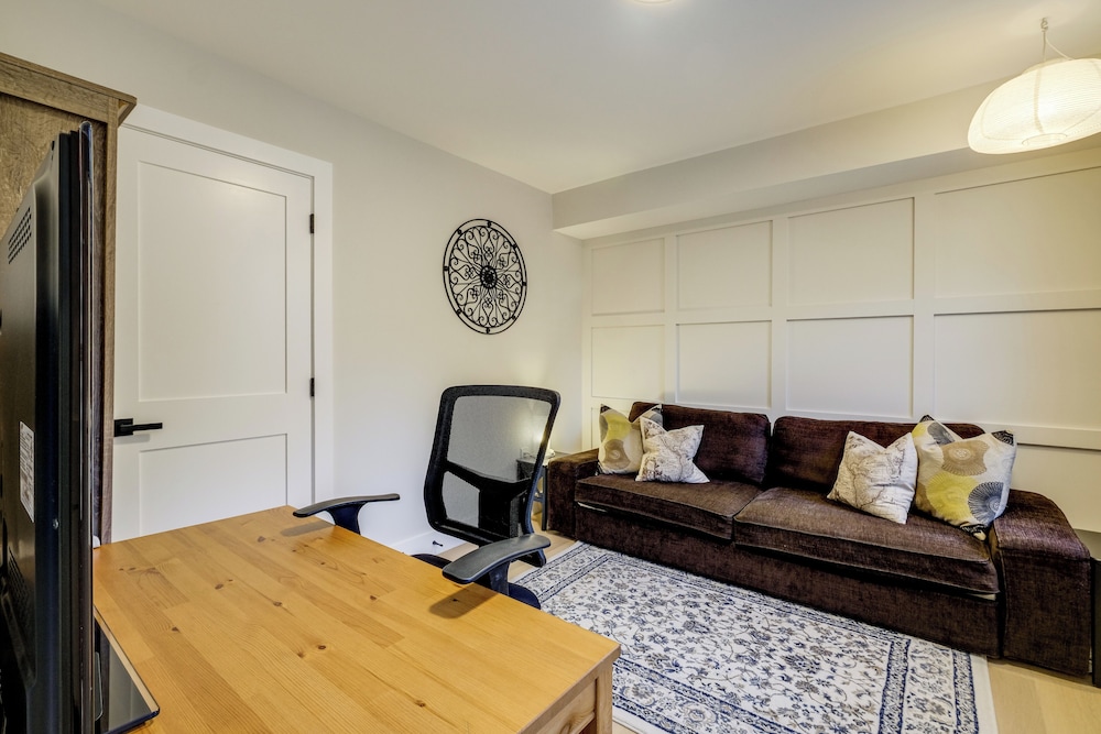 Walk to Metro & Dtwn Silver Spring! Sleek Apt