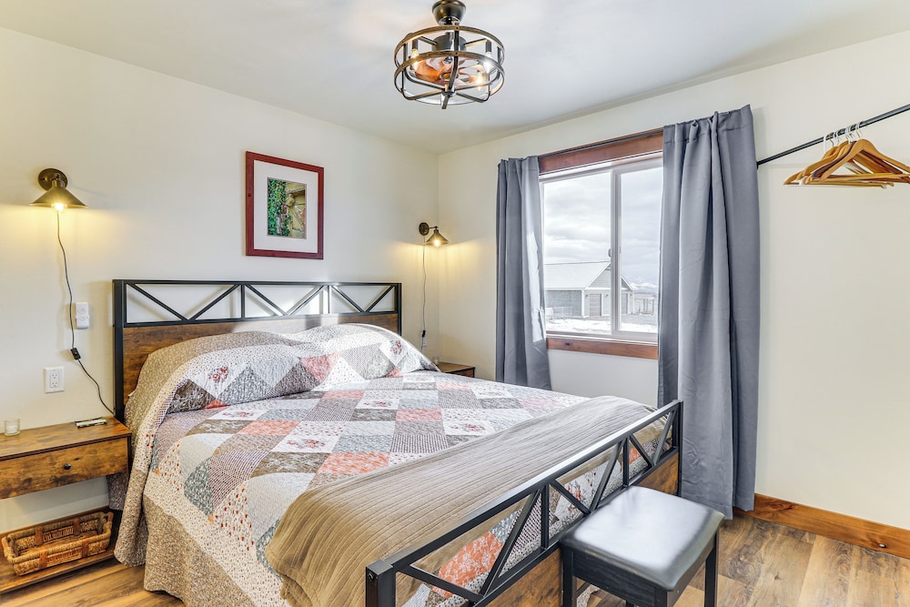 Starry Skies & Mtn Views: Family Retreat in Elmo
