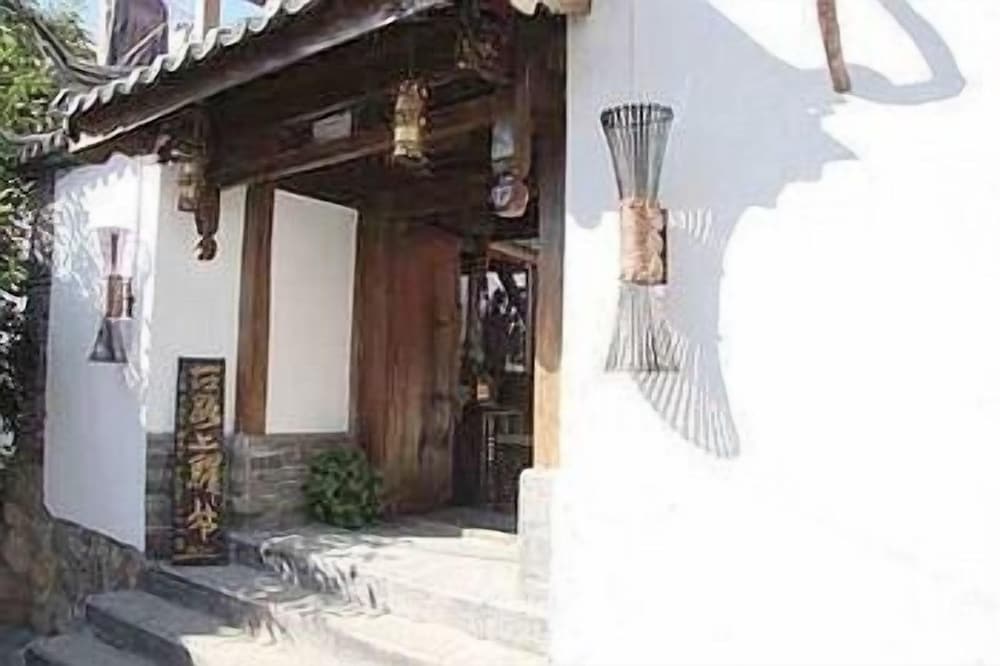 Lijiang on Road Mansion