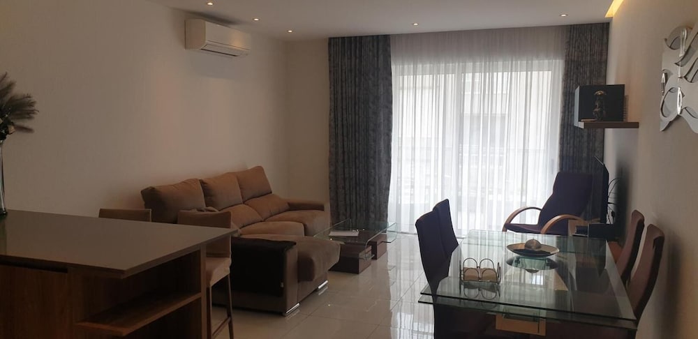 Eivissa Apartment - Spacious Accommodation