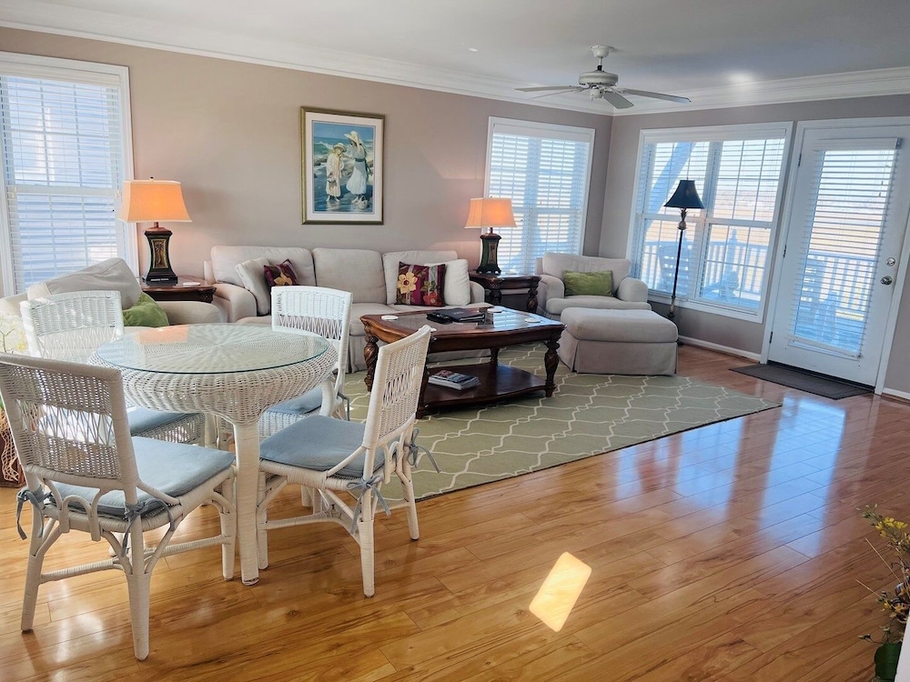 Victoria - 3 Br Home