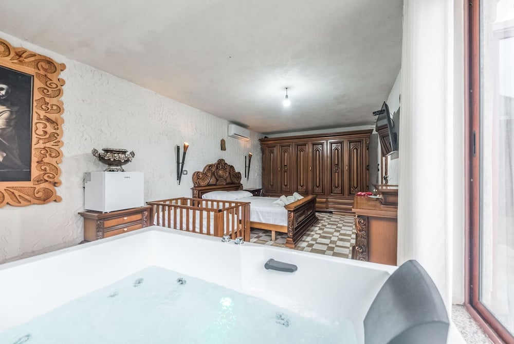 Kanuni - Authentic Albanian House