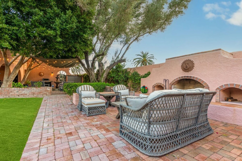 Historic Desert Rose Estate Pool Sauna Sleeps 12