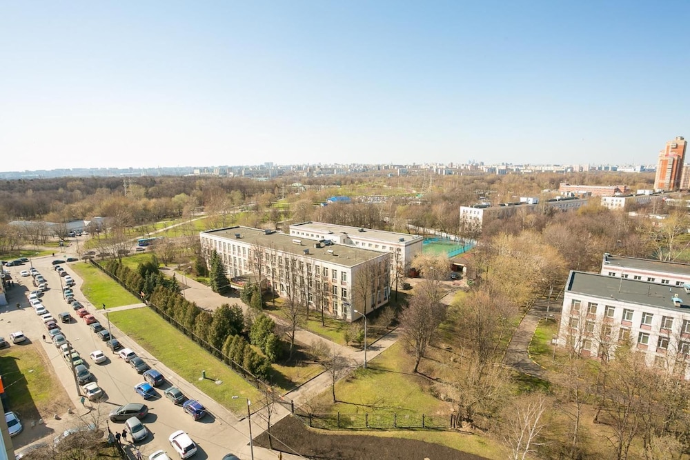 41 Orekhovo 3 Bedroom Apartment near Tsaritsyno Park
