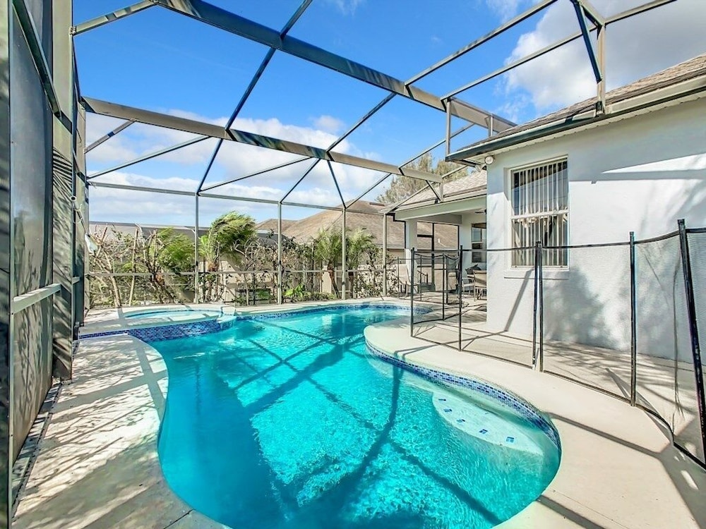 Spacious 5br Home W/ Private Pool+spa In Scenic Davenport Location 5 Bedroom Villa