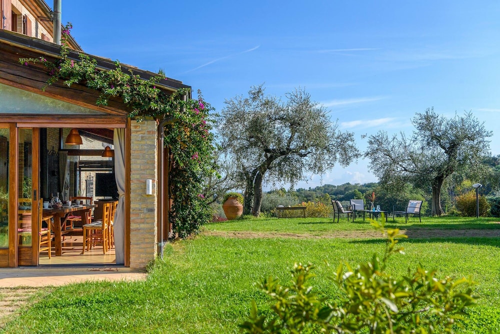 Villa Emilianna 12 2 by Marche Holiday Villas