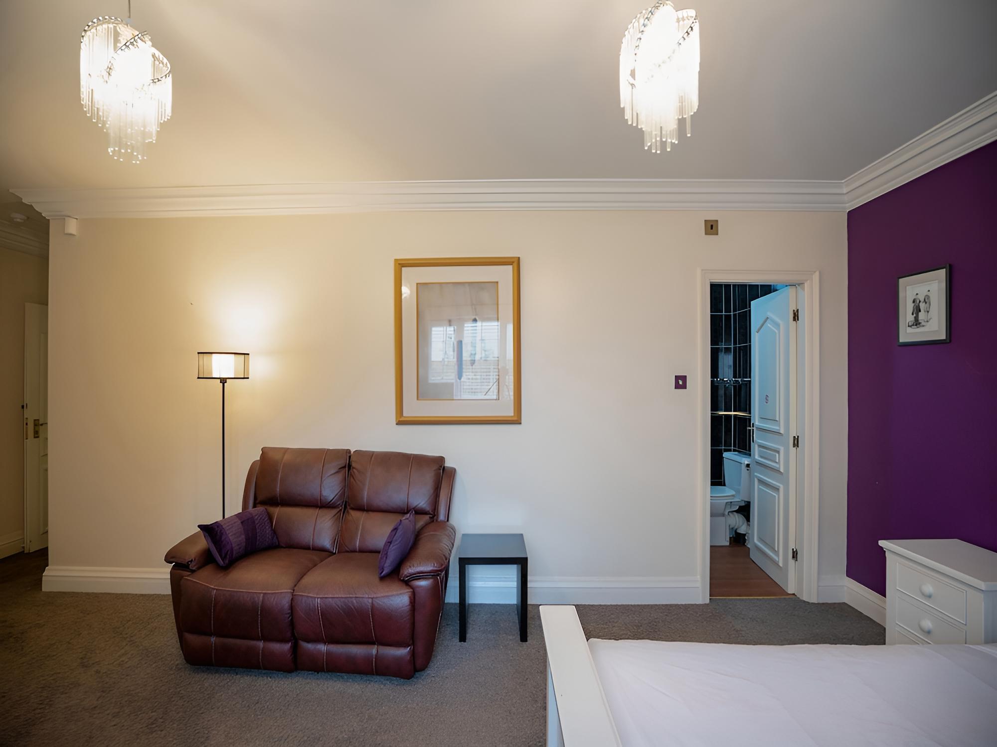 OakCroft GuestHouse Manchester Airport