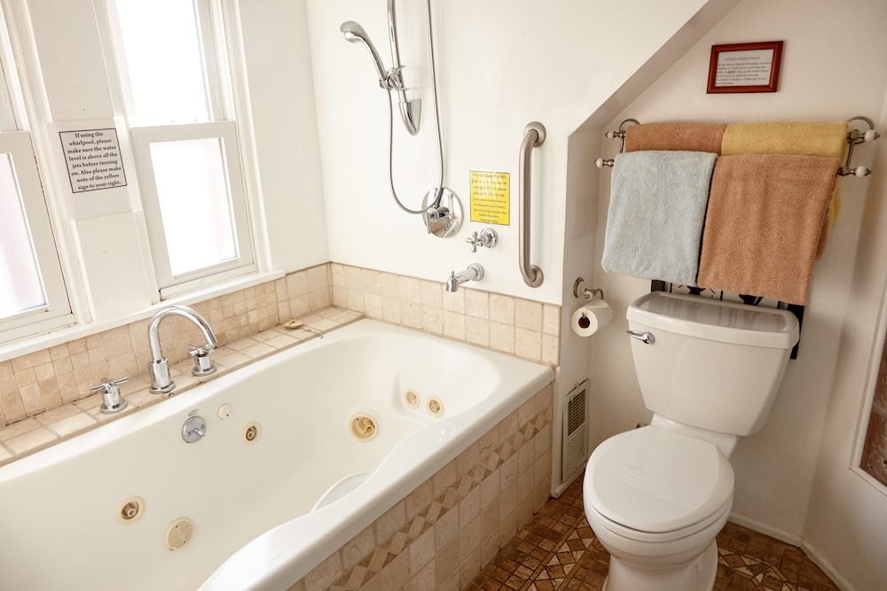 Ray's Bucktown Bed and Breakfast 41